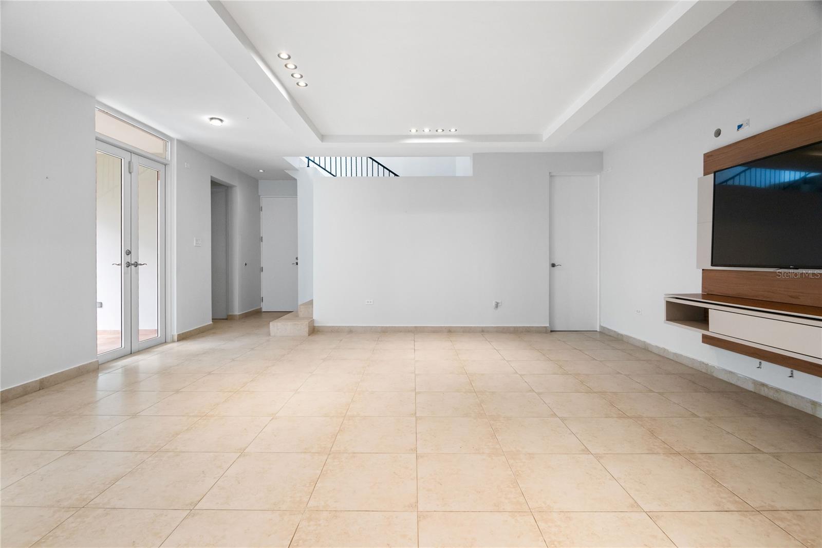 TREASURE POINT #34 - Residential