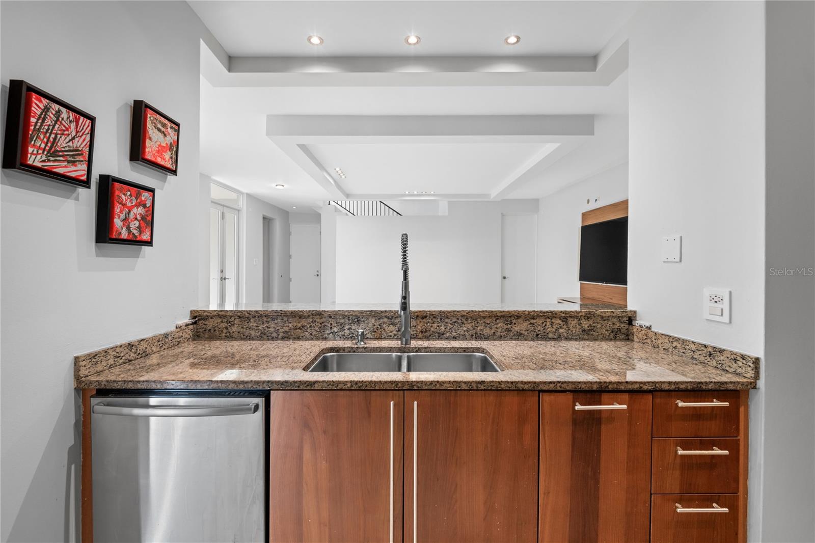 TREASURE POINT #34 - Residential