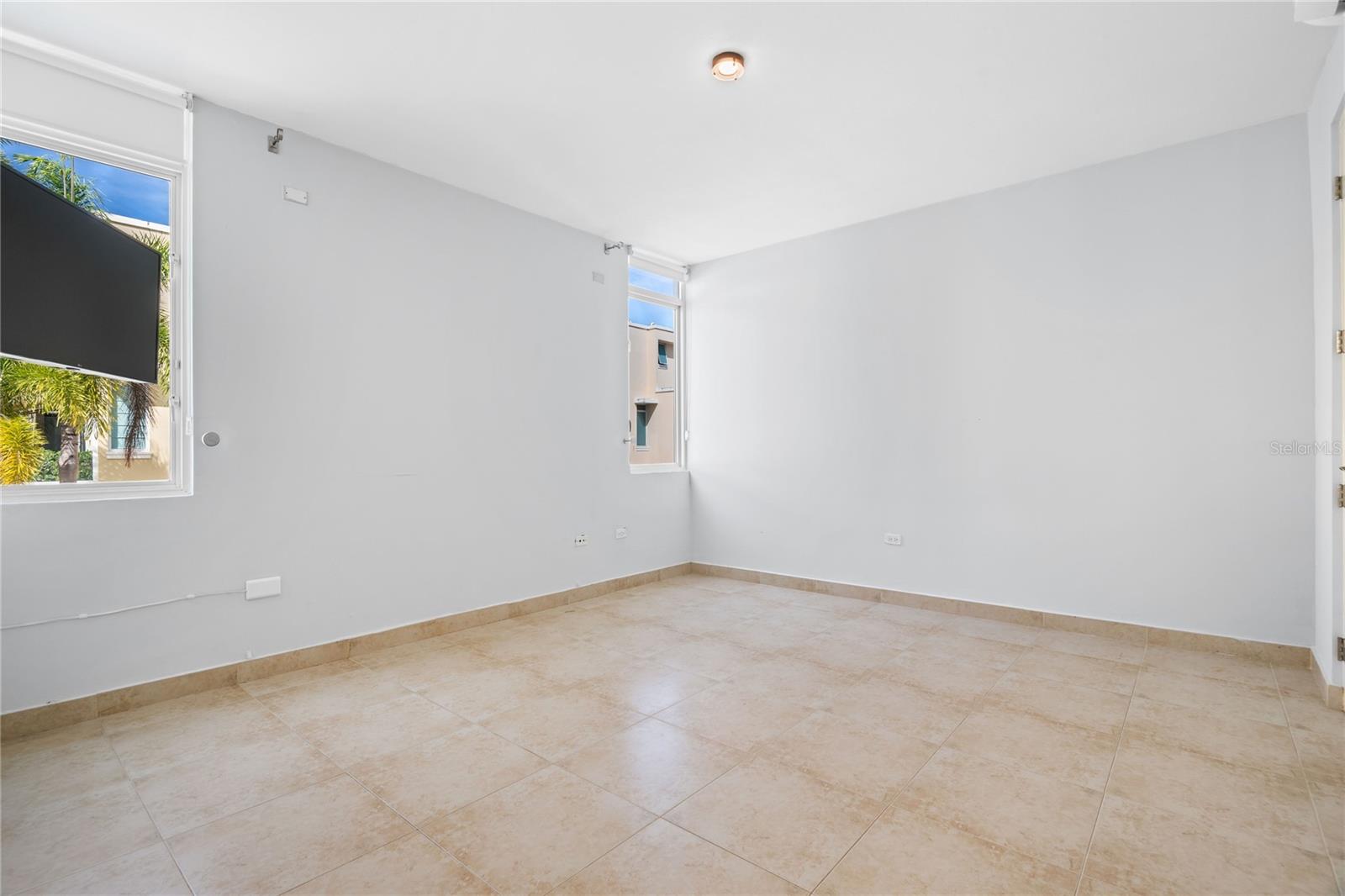 TREASURE POINT #34 - Residential