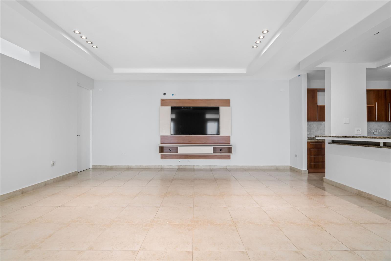 TREASURE POINT #34 - Residential