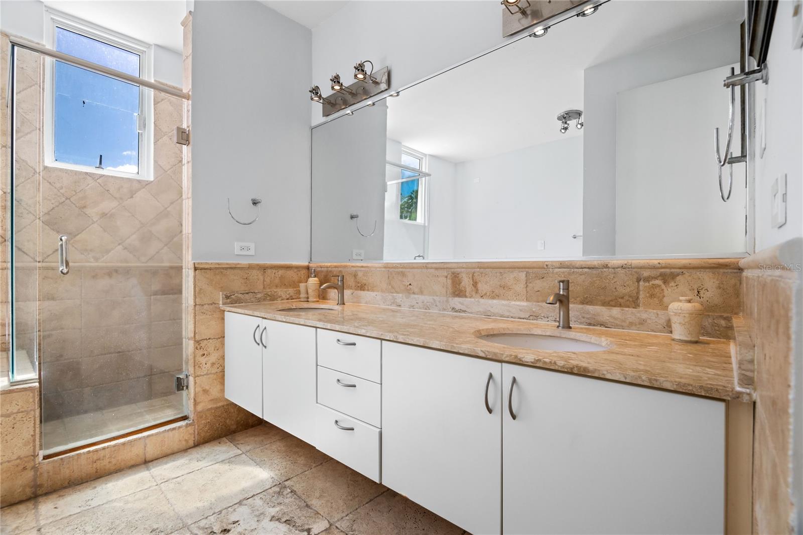 TREASURE POINT #34 - Residential