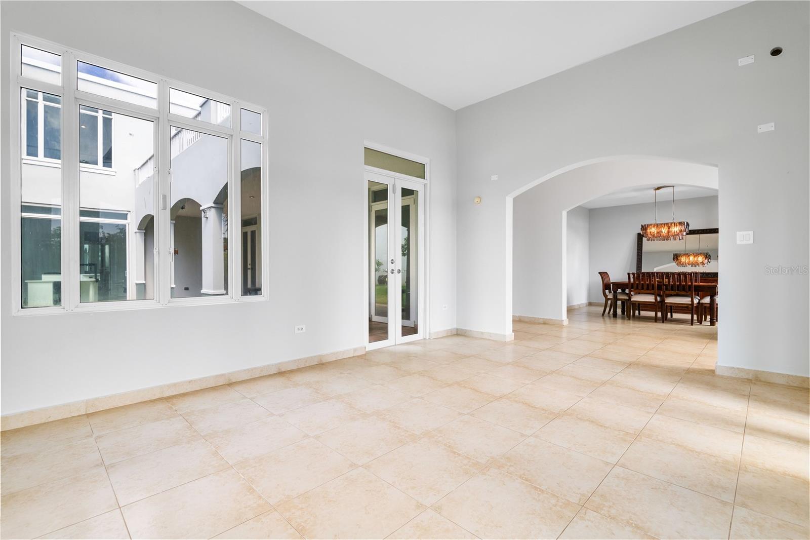 TREASURE POINT #34 - Residential