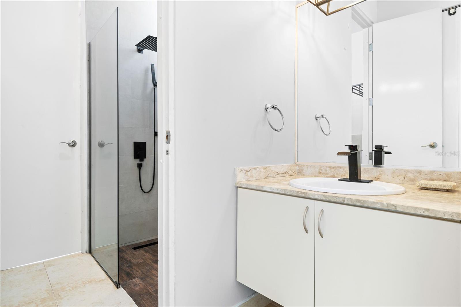 TREASURE POINT #34 - Residential