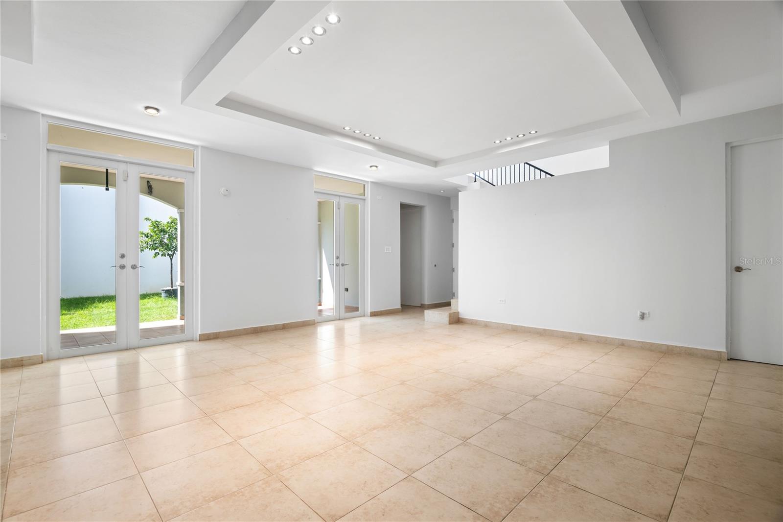 TREASURE POINT #34 - Residential