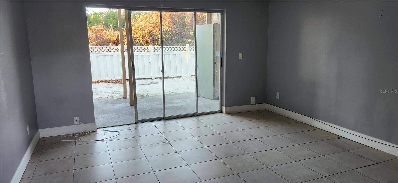 MANHATTAN PALMS - Residential Lease