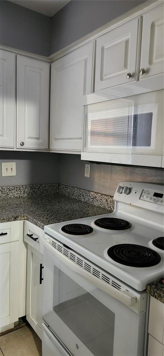 MANHATTAN PALMS - Residential Lease