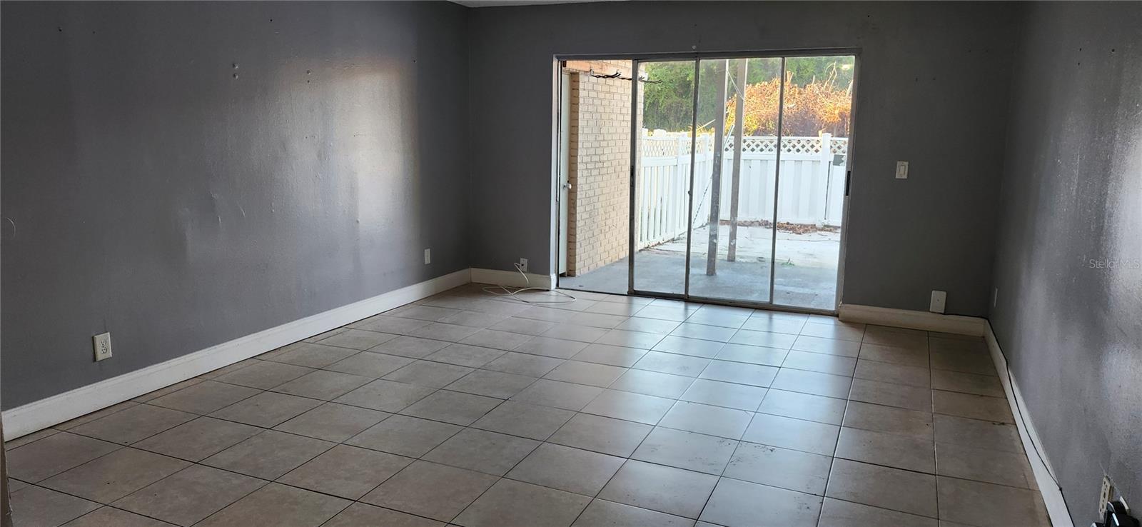 MANHATTAN PALMS - Residential Lease