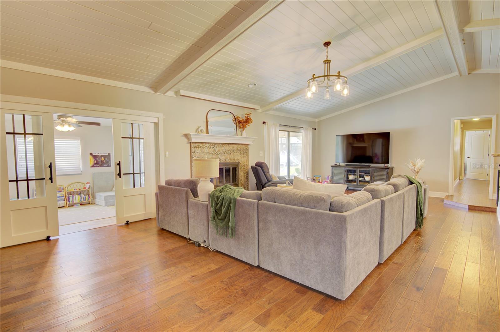 413 WILLOWBROOK LANE