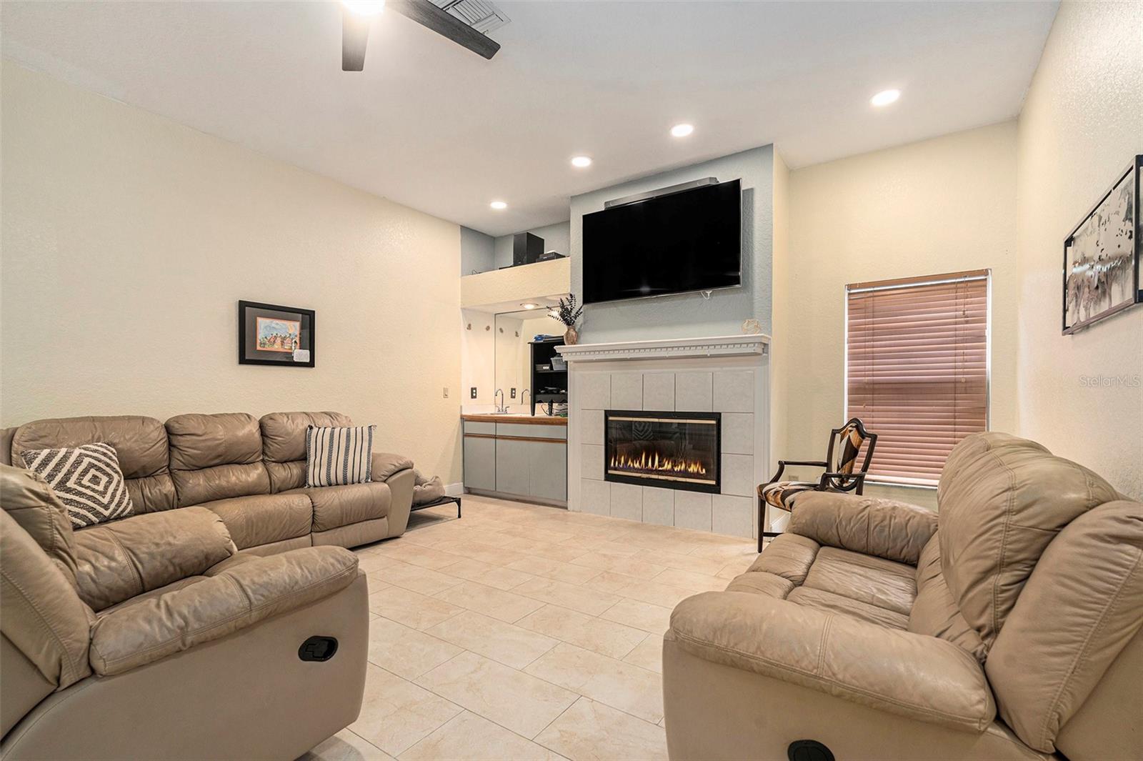 COUNTRY OAK ESTATES - Residential