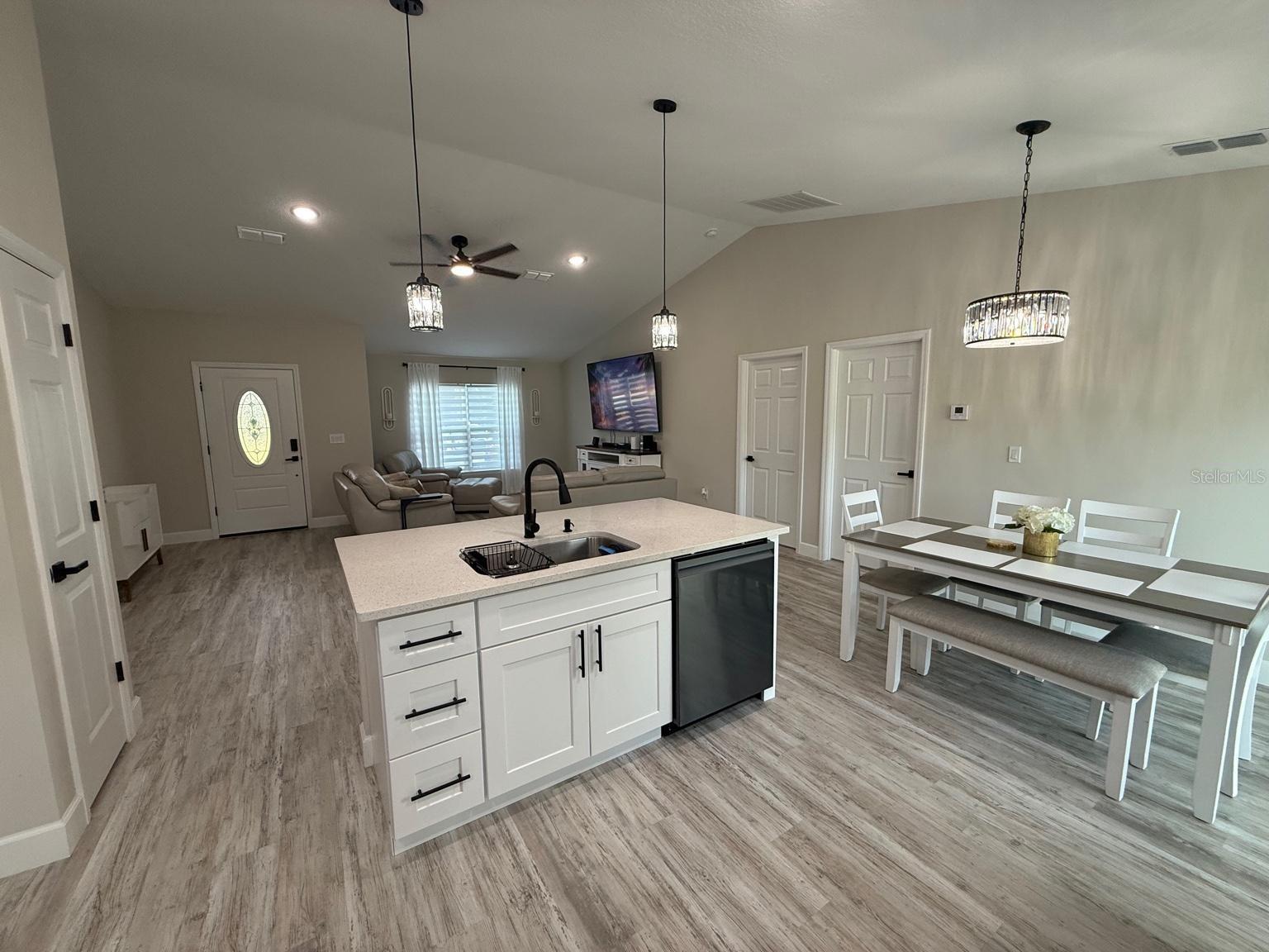 RAINBOW LAKES ESTATE - Residential