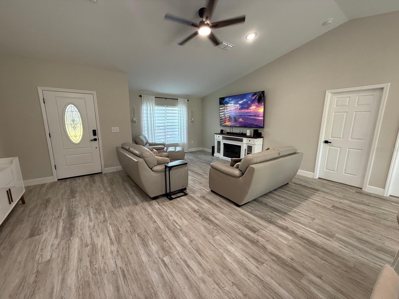 RAINBOW LAKES ESTATE - Residential