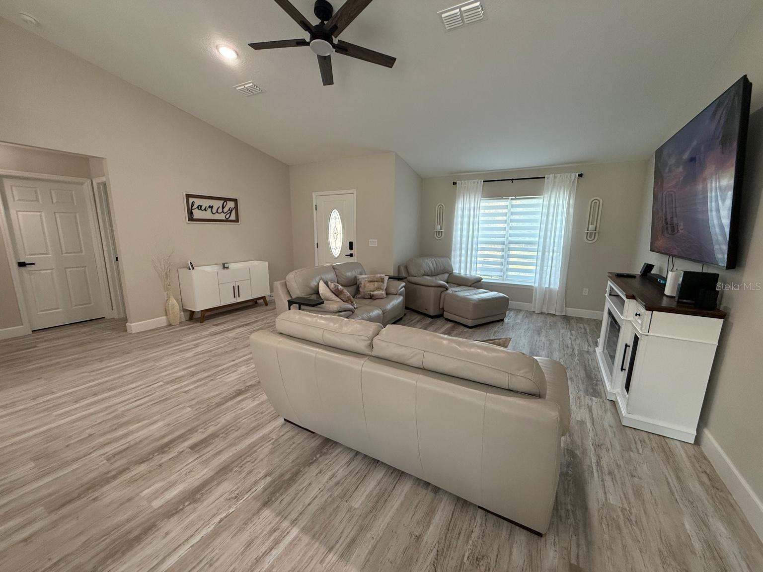 RAINBOW LAKES ESTATE - Residential