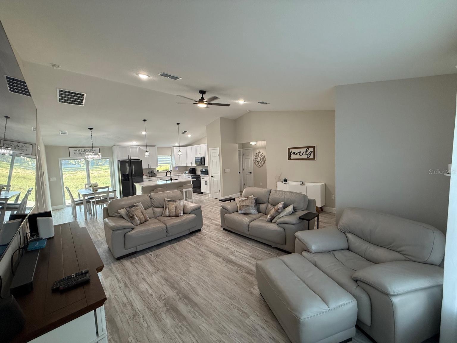 RAINBOW LAKES ESTATE - Residential