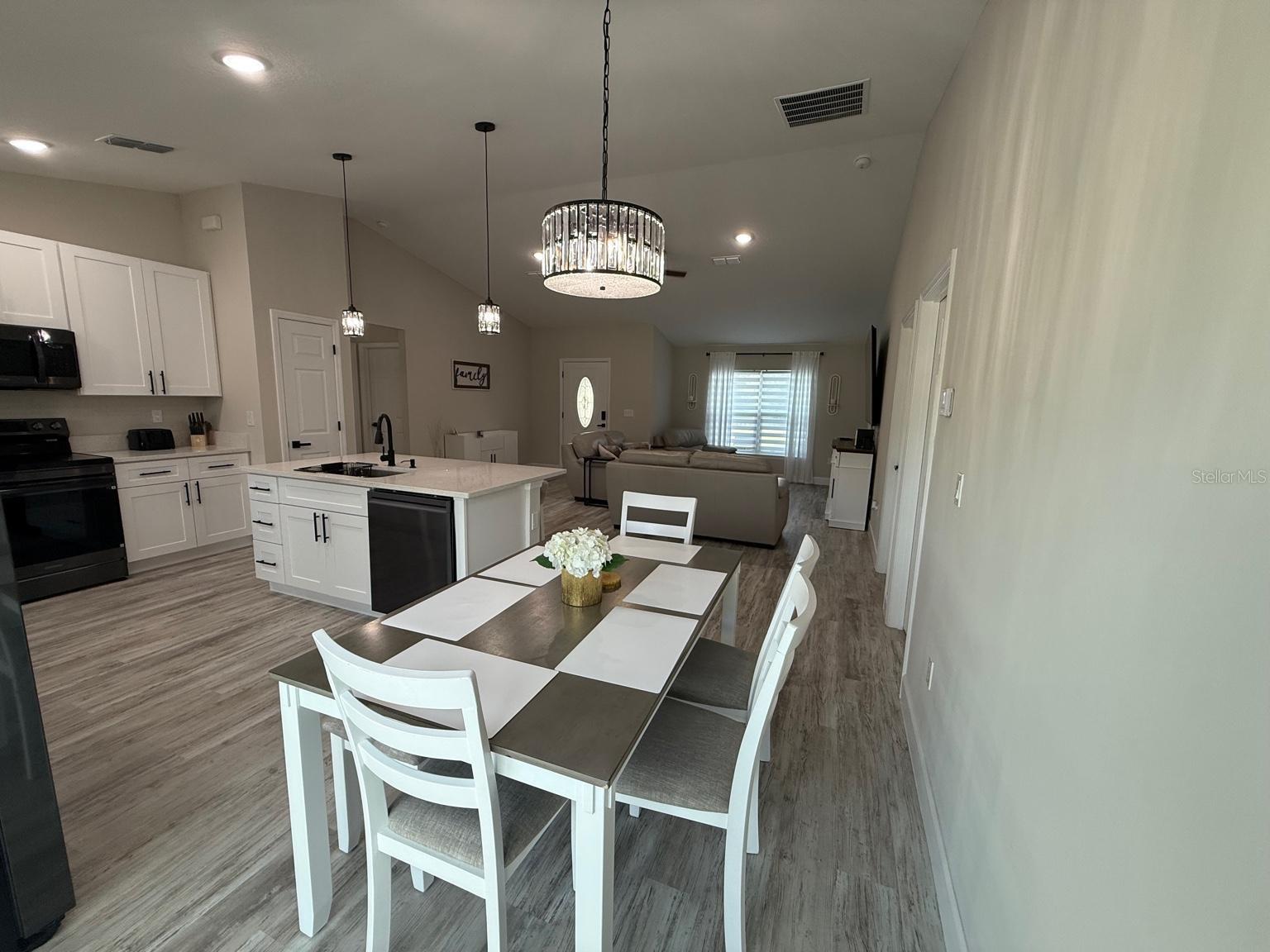 RAINBOW LAKES ESTATE - Residential