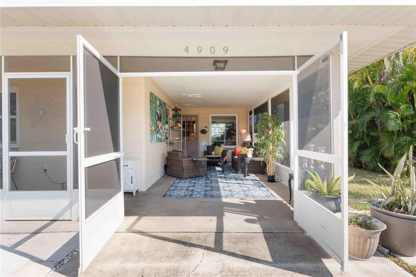 SOUTH VENICE - Residential