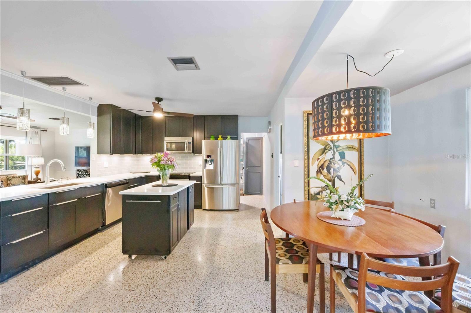 SOUTH VENICE - Residential