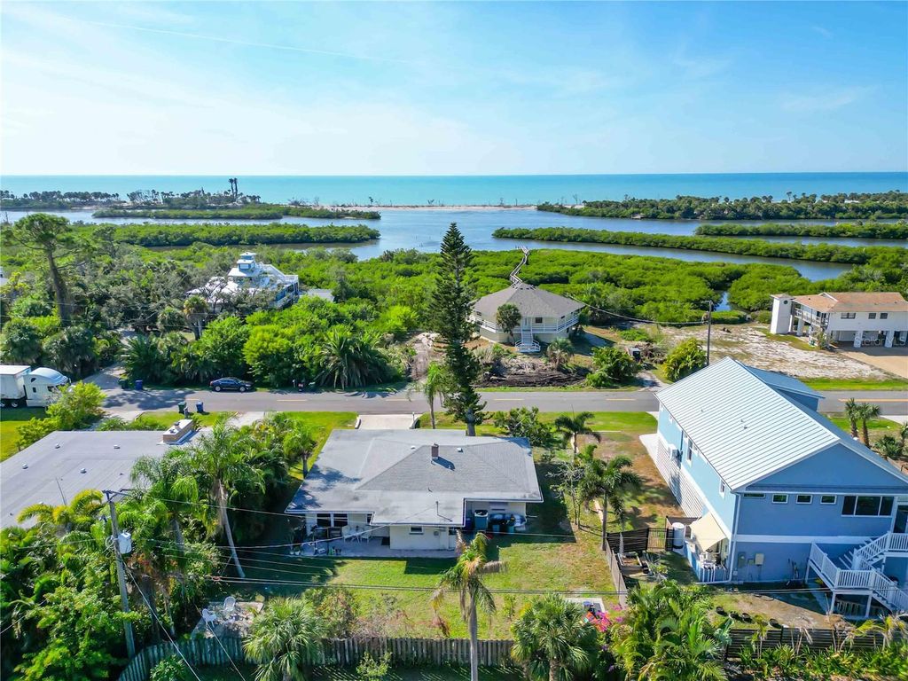 Photo of 4909 Lemon Bay Drive, Venice, FL 34293 (MLS # C7518650)
