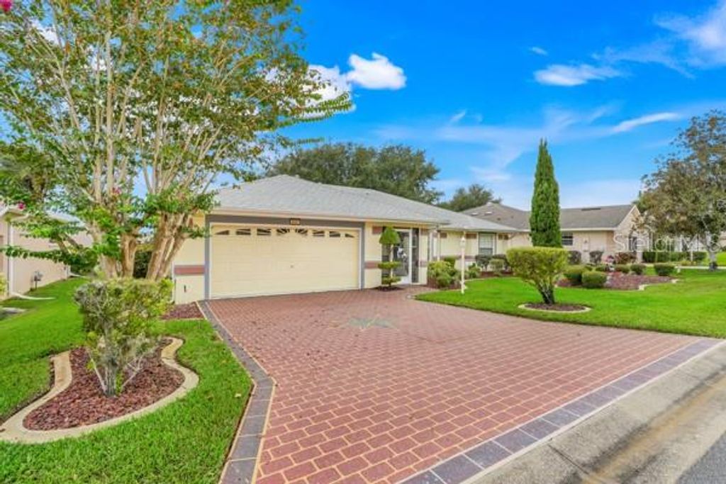 Photo of 4950 Glen Coe Street, Leesburg, FL 34748 (MLS # G5101915)