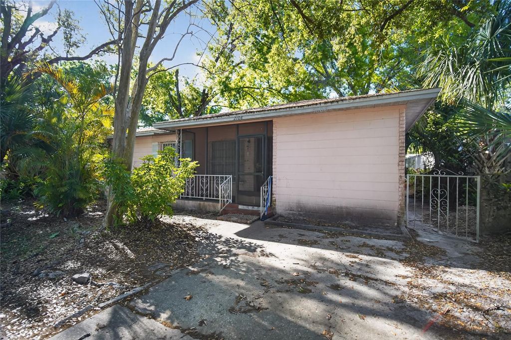 Photo of 2108 W Saint Isabel Street, Tampa, FL 33607 (MLS # O6393095)