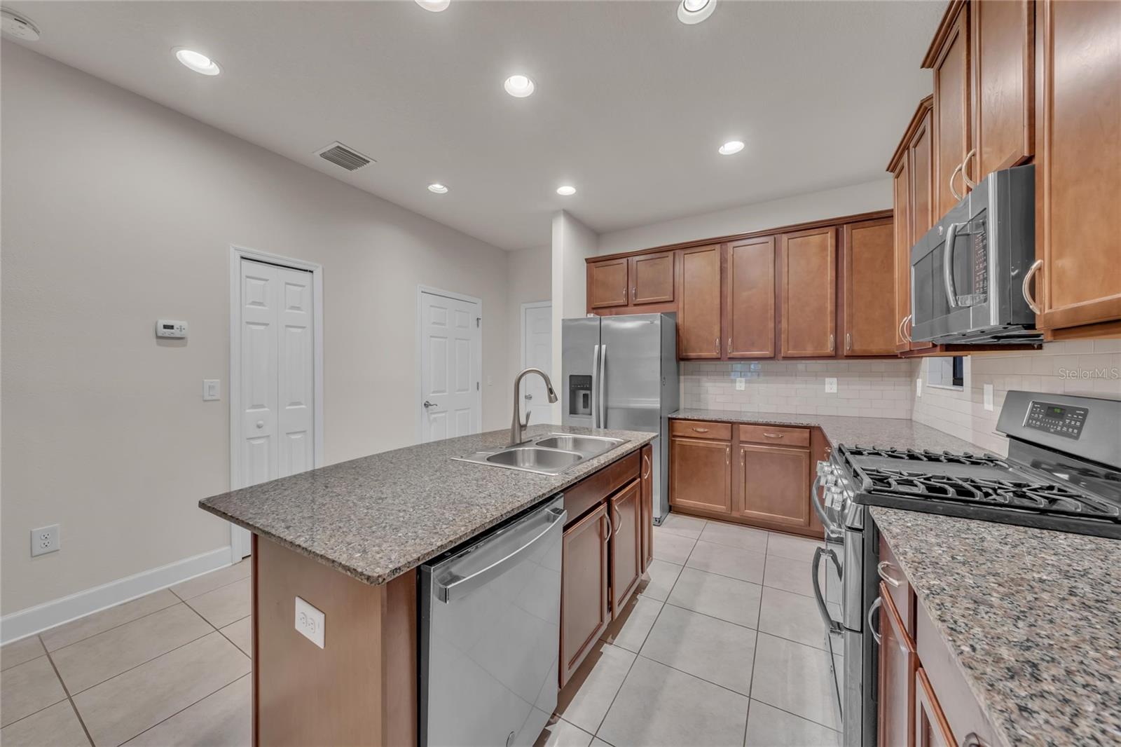 FISHHAWK RANCH VILLAS - Residential Lease