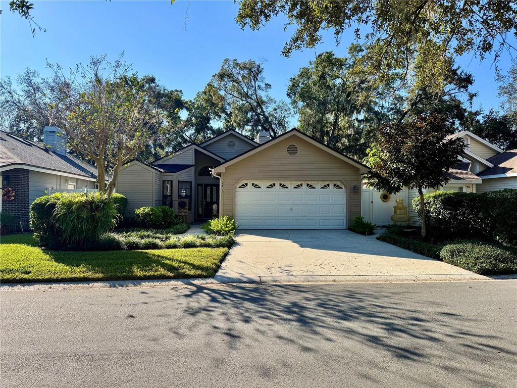 Photo of 1406 Walden Oaks Place, Plant City, FL 33563 (MLS # L4957455)