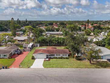 5605 9TH AVENUE DRIVE W BRADENTON FL 34209