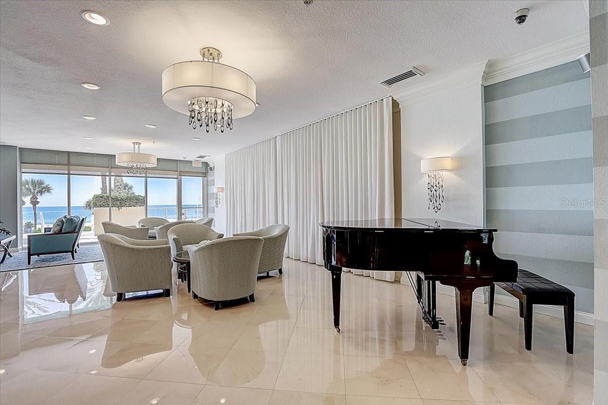 L ELEGANCE ON LIDO BEACH - Residential