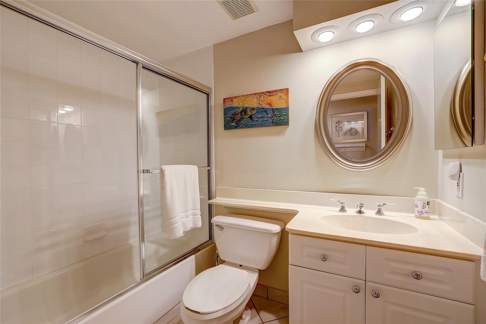 L ELEGANCE ON LIDO BEACH - Residential