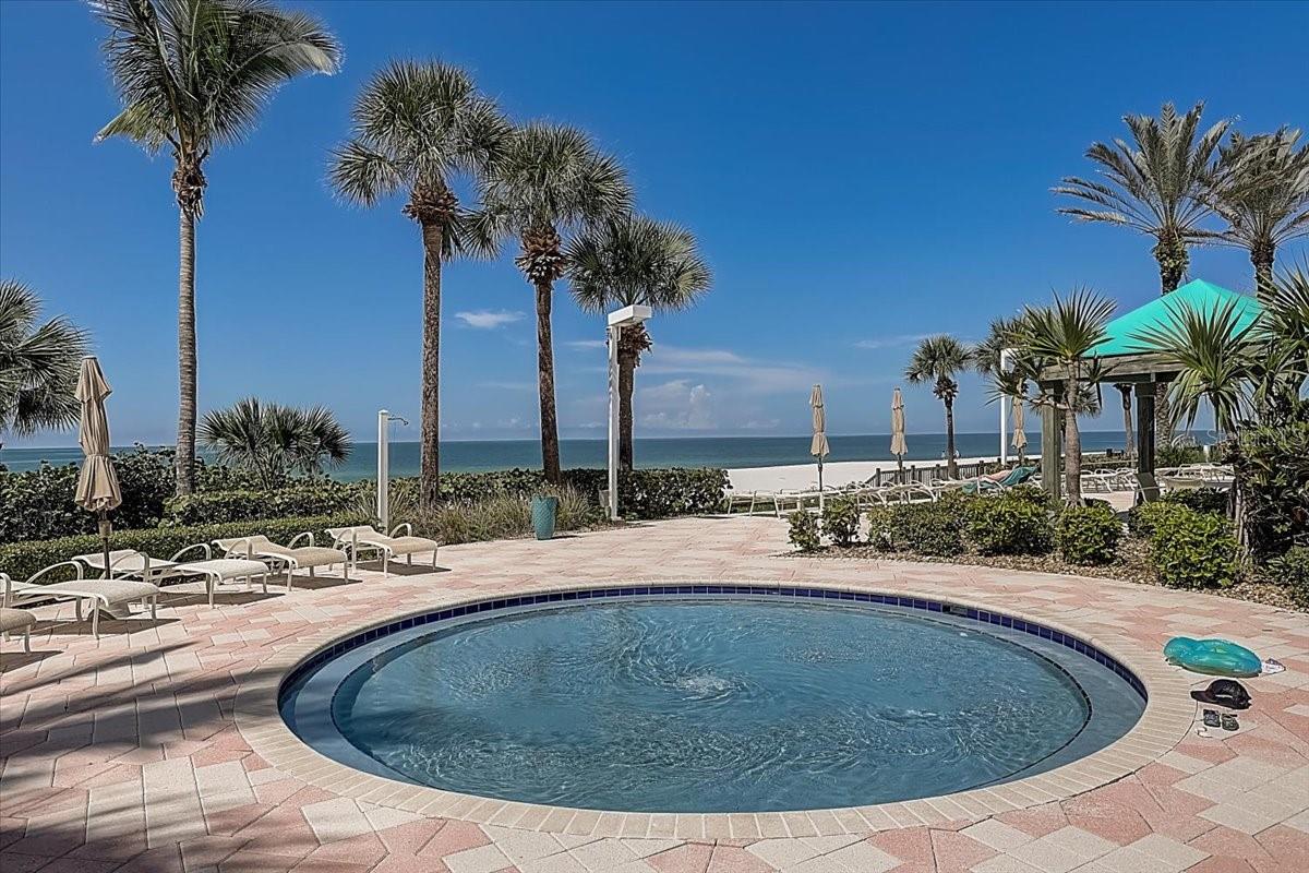 L ELEGANCE ON LIDO BEACH - Residential