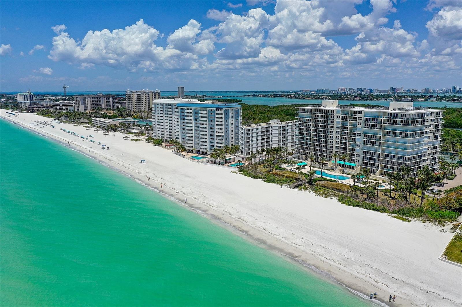 L ELEGANCE ON LIDO BEACH - Residential