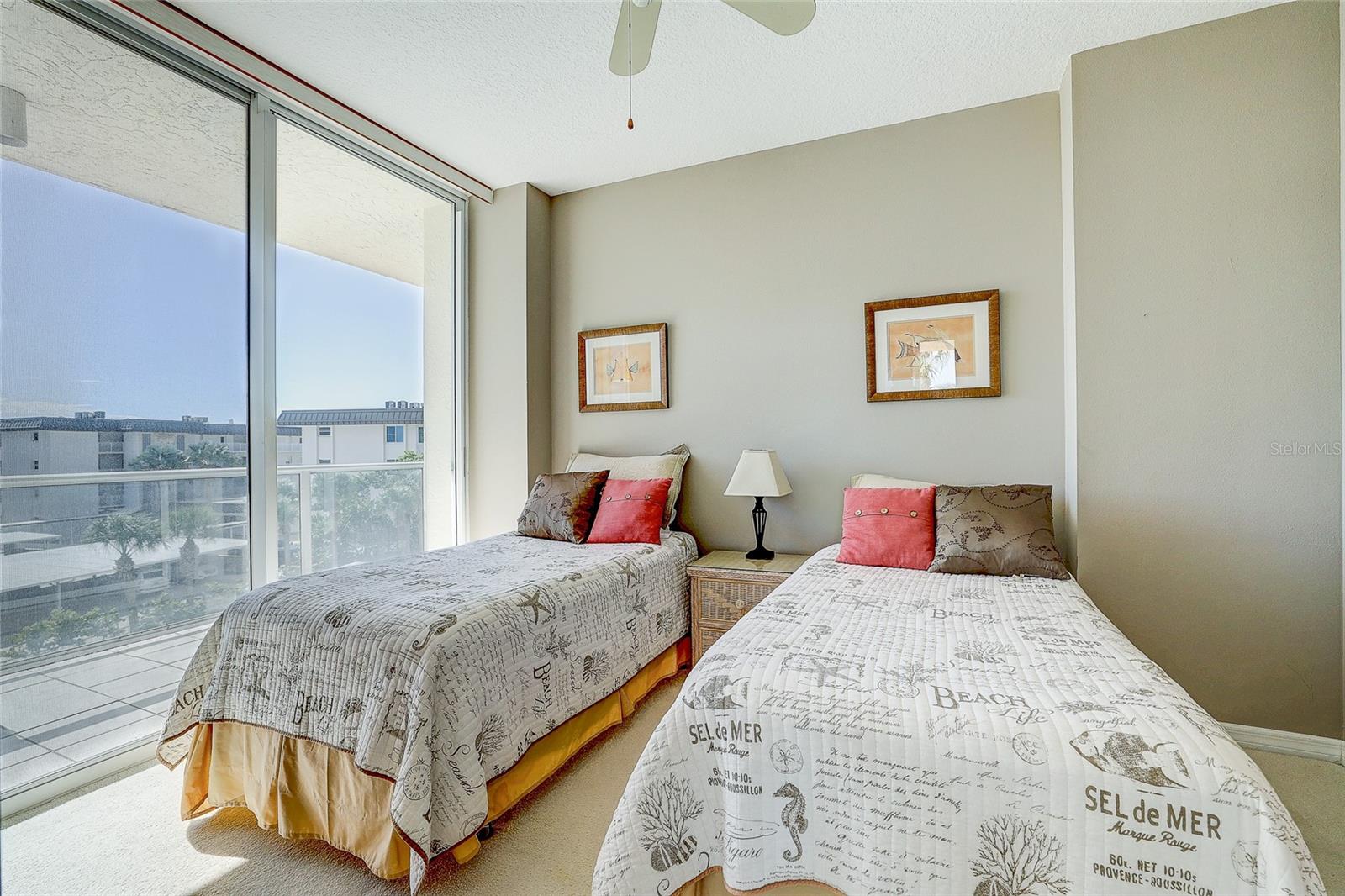 L ELEGANCE ON LIDO BEACH - Residential