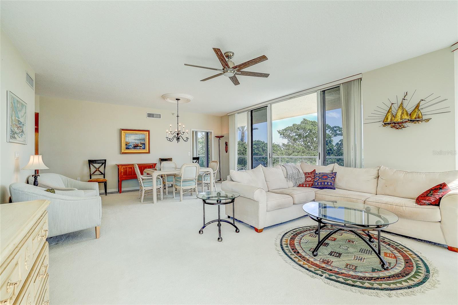 L ELEGANCE ON LIDO BEACH - Residential