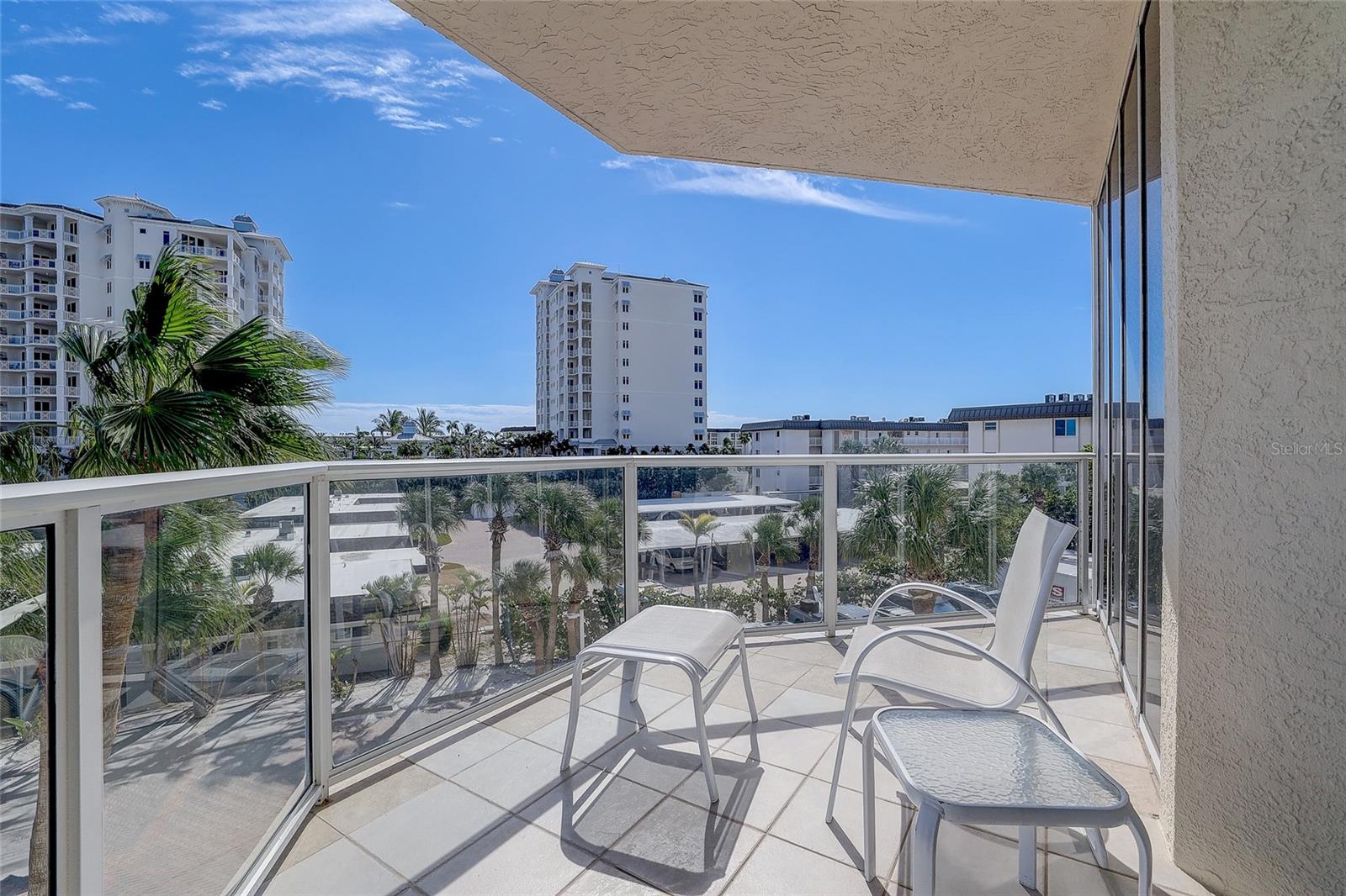 L ELEGANCE ON LIDO BEACH - Residential