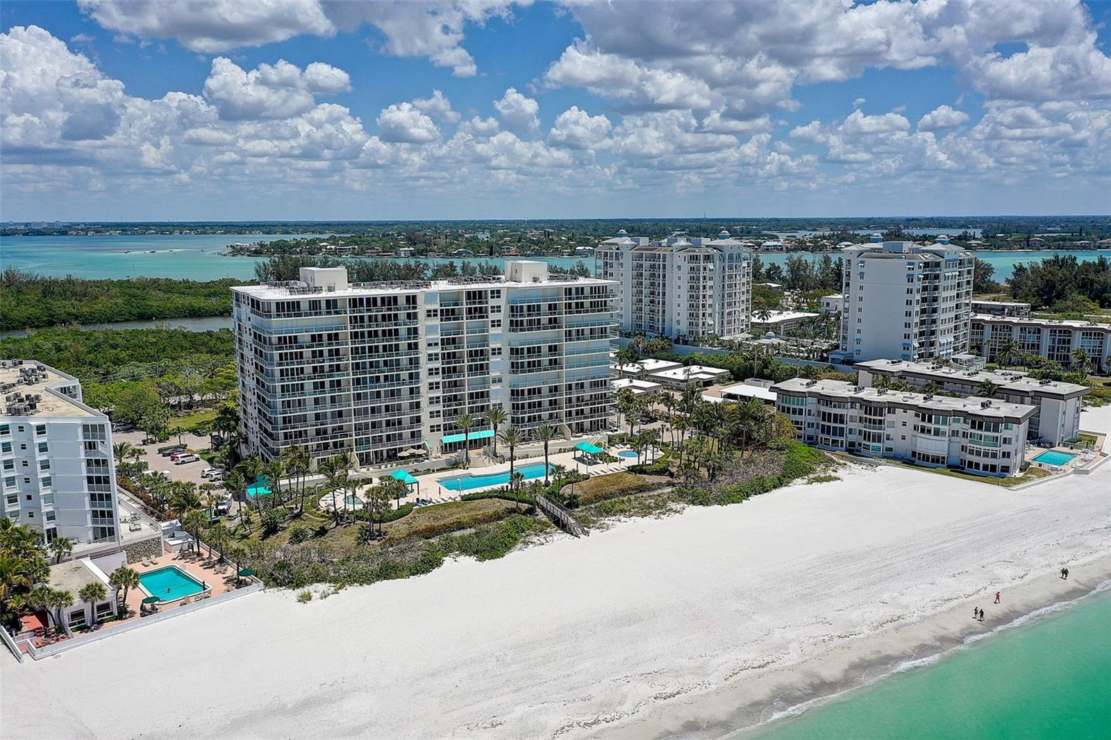 L ELEGANCE ON LIDO BEACH - Residential