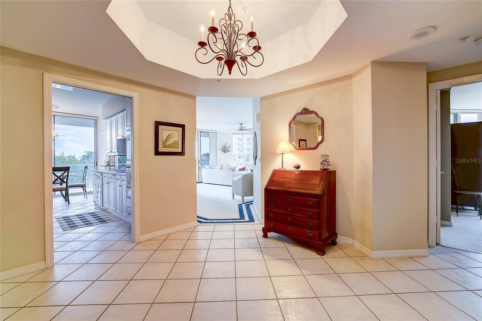 L ELEGANCE ON LIDO BEACH - Residential