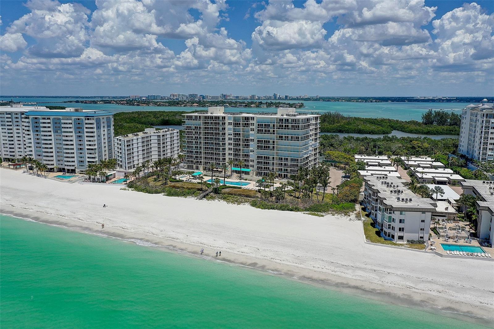 L ELEGANCE ON LIDO BEACH - Residential