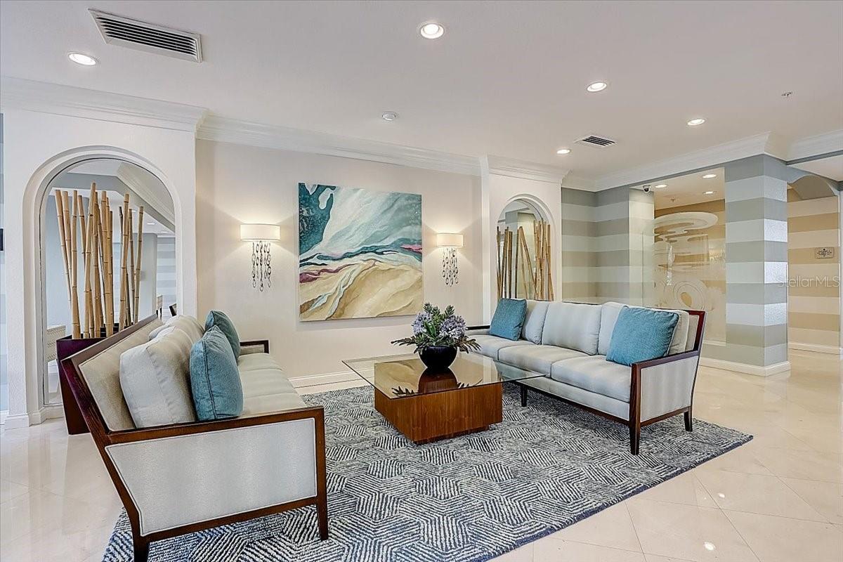 L ELEGANCE ON LIDO BEACH - Residential