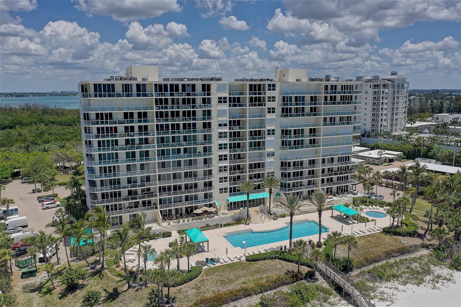 L ELEGANCE ON LIDO BEACH - Residential