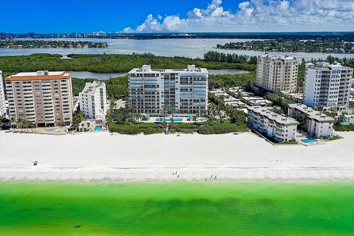 L ELEGANCE ON LIDO BEACH - Residential