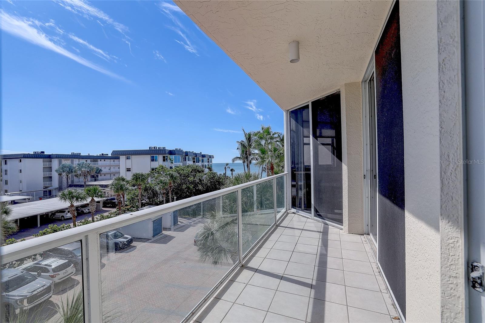 L ELEGANCE ON LIDO BEACH - Residential