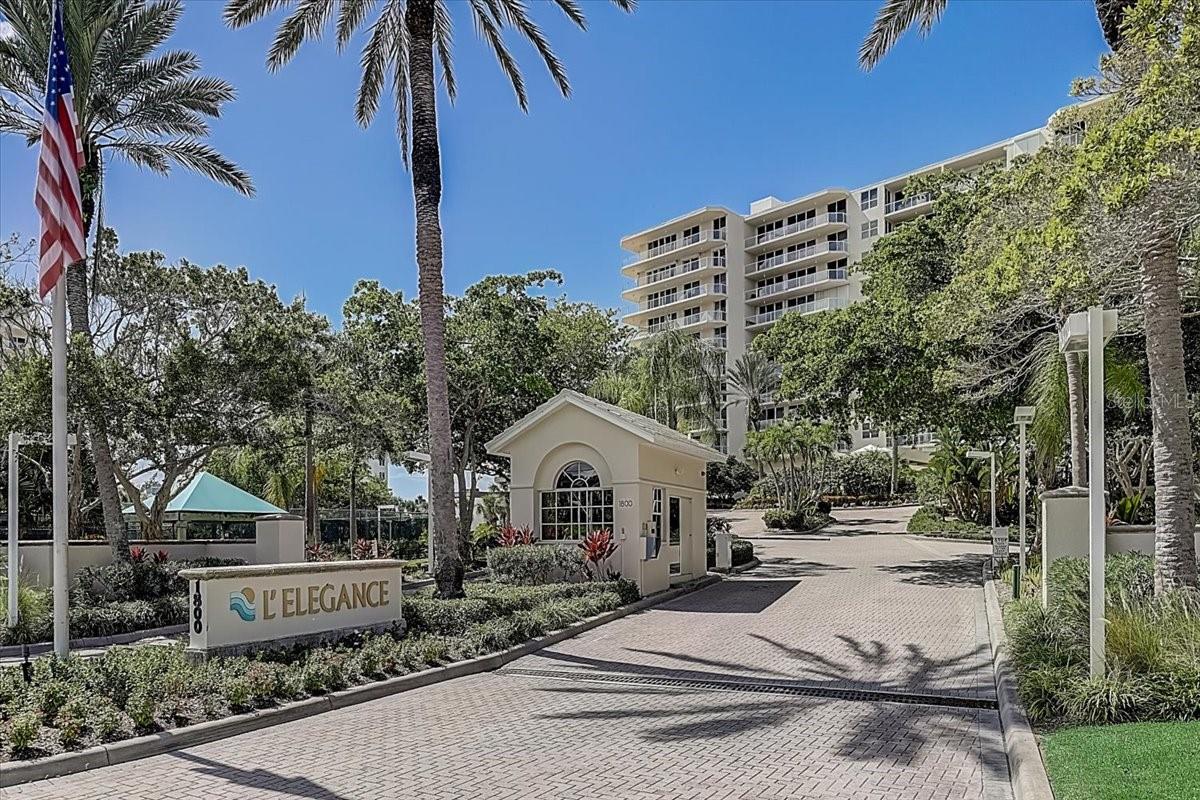 L ELEGANCE ON LIDO BEACH - Residential