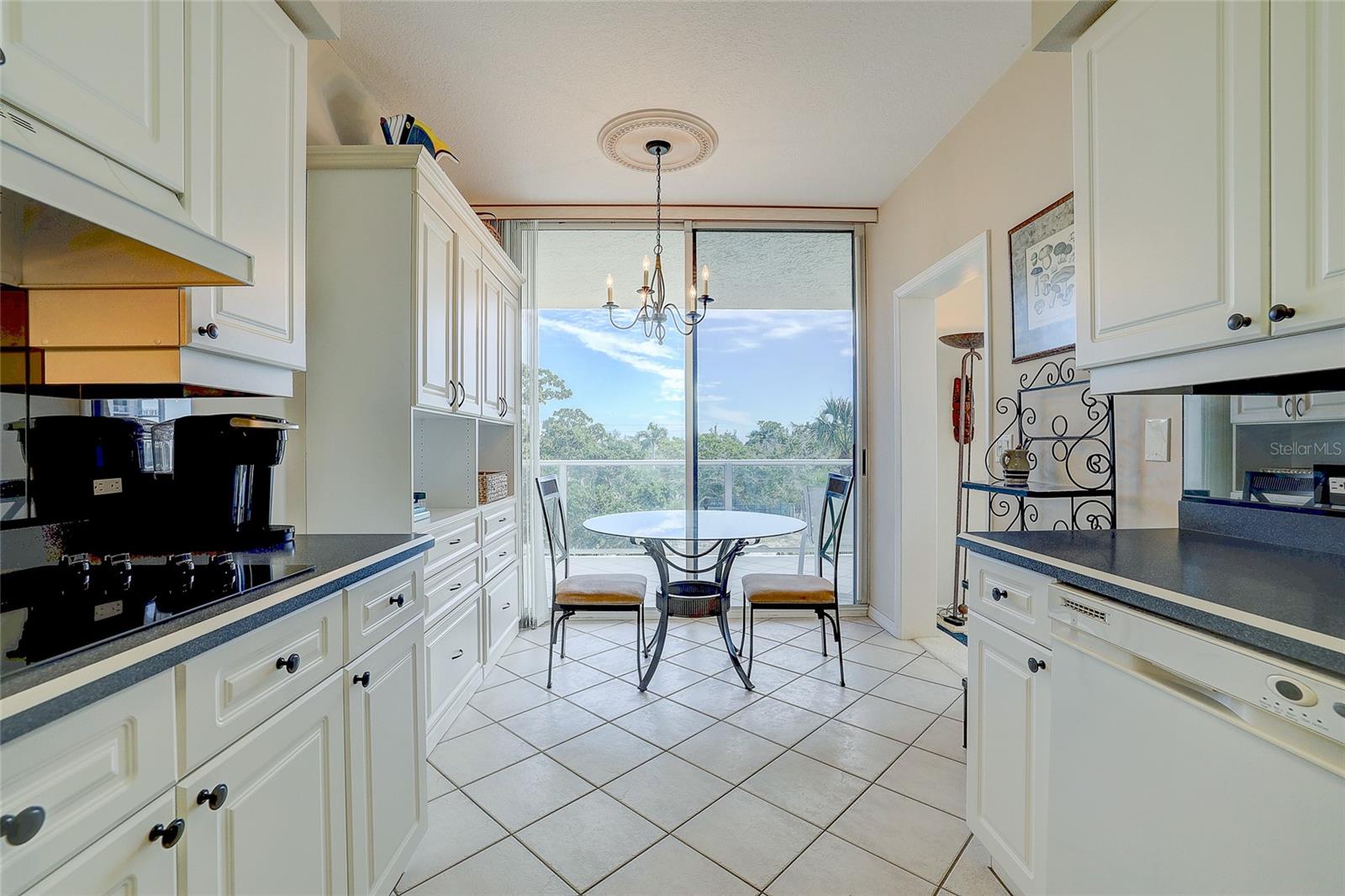 L ELEGANCE ON LIDO BEACH - Residential