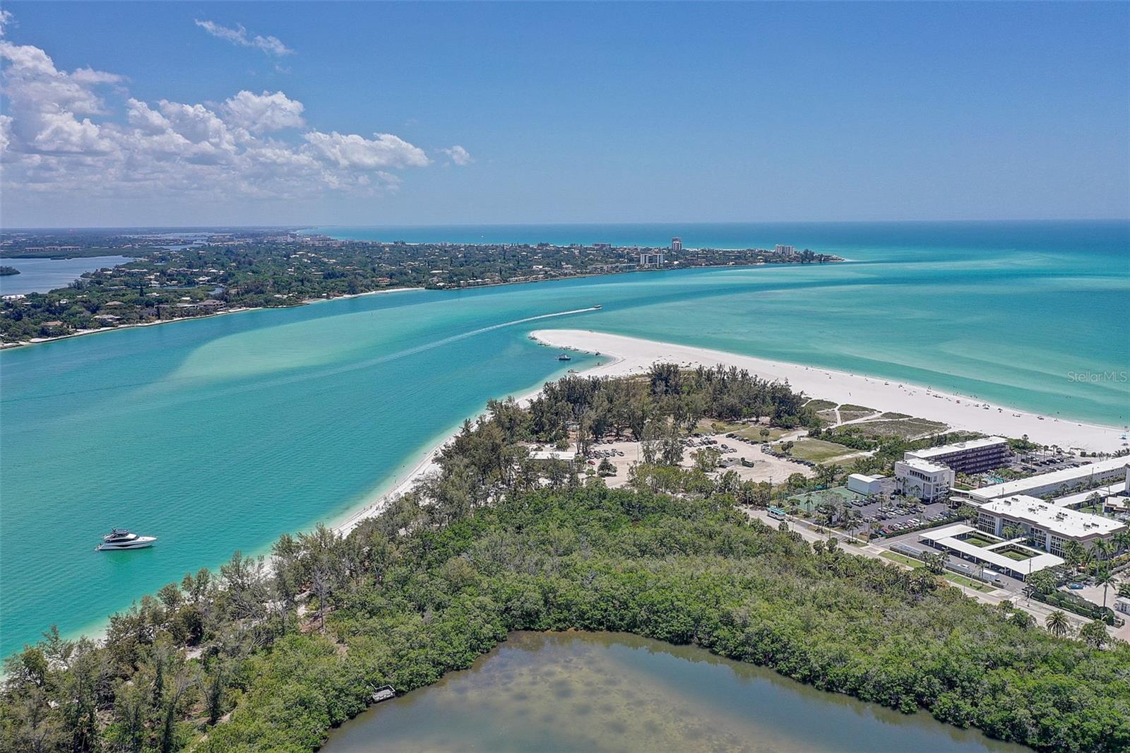 L ELEGANCE ON LIDO BEACH - Residential