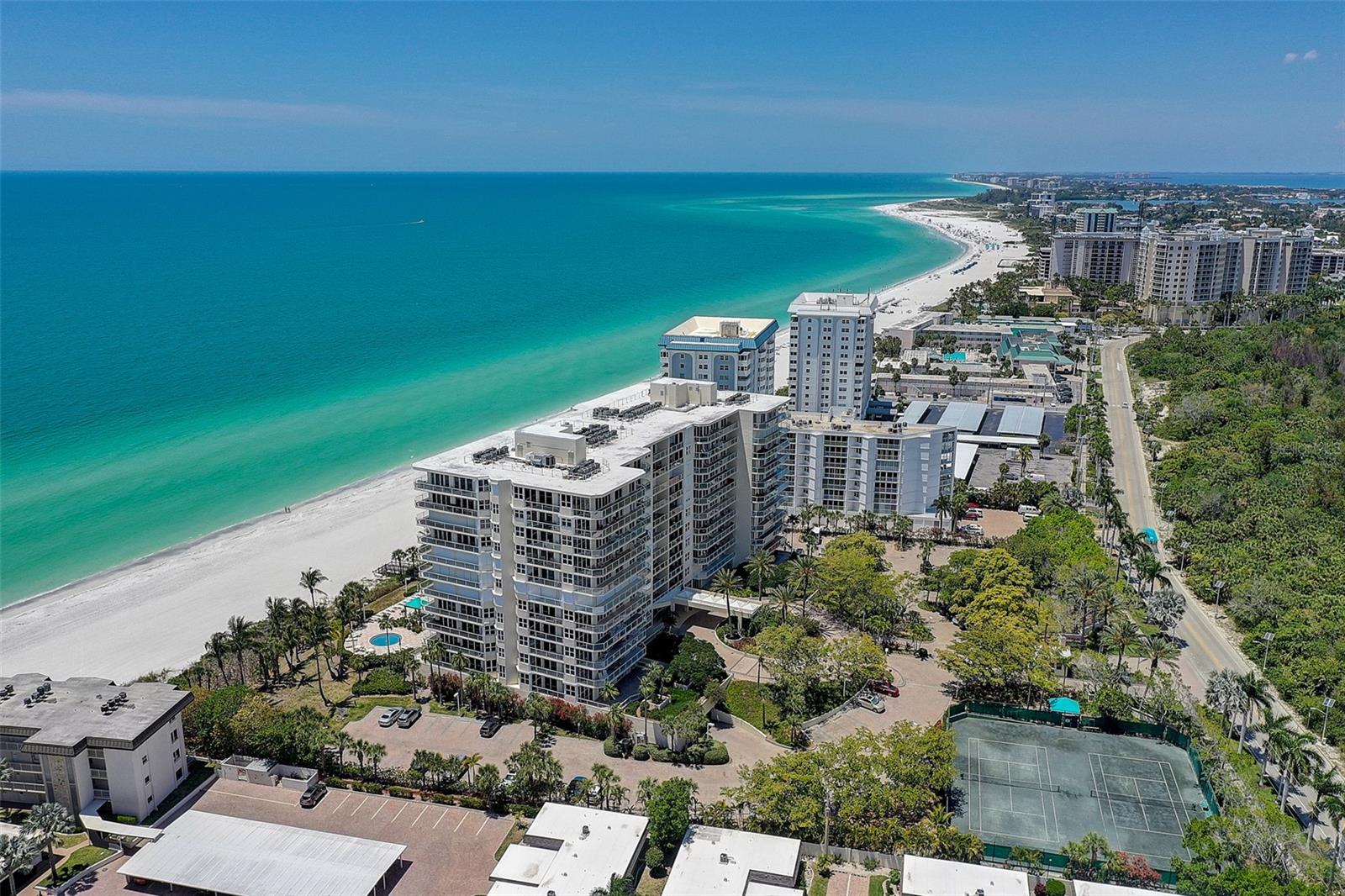 L ELEGANCE ON LIDO BEACH - Residential