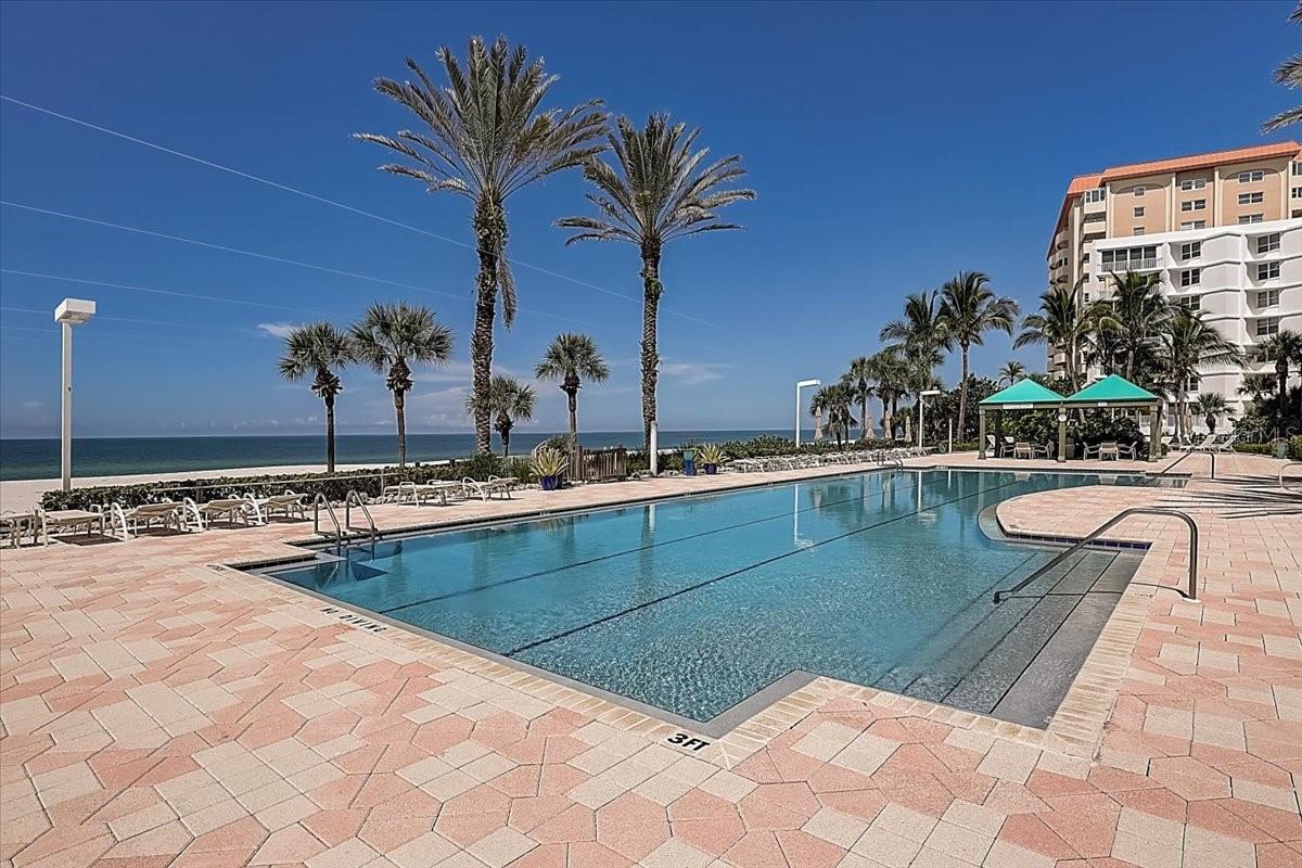 L ELEGANCE ON LIDO BEACH - Residential