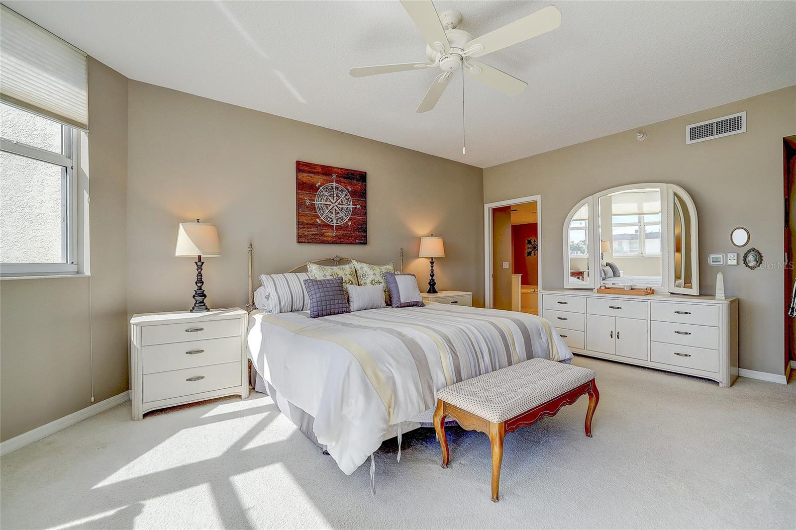 L ELEGANCE ON LIDO BEACH - Residential