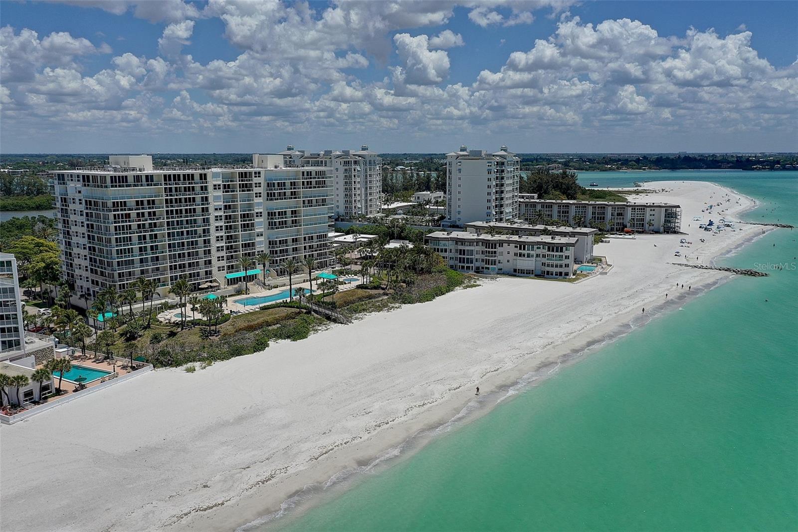 L ELEGANCE ON LIDO BEACH - Residential