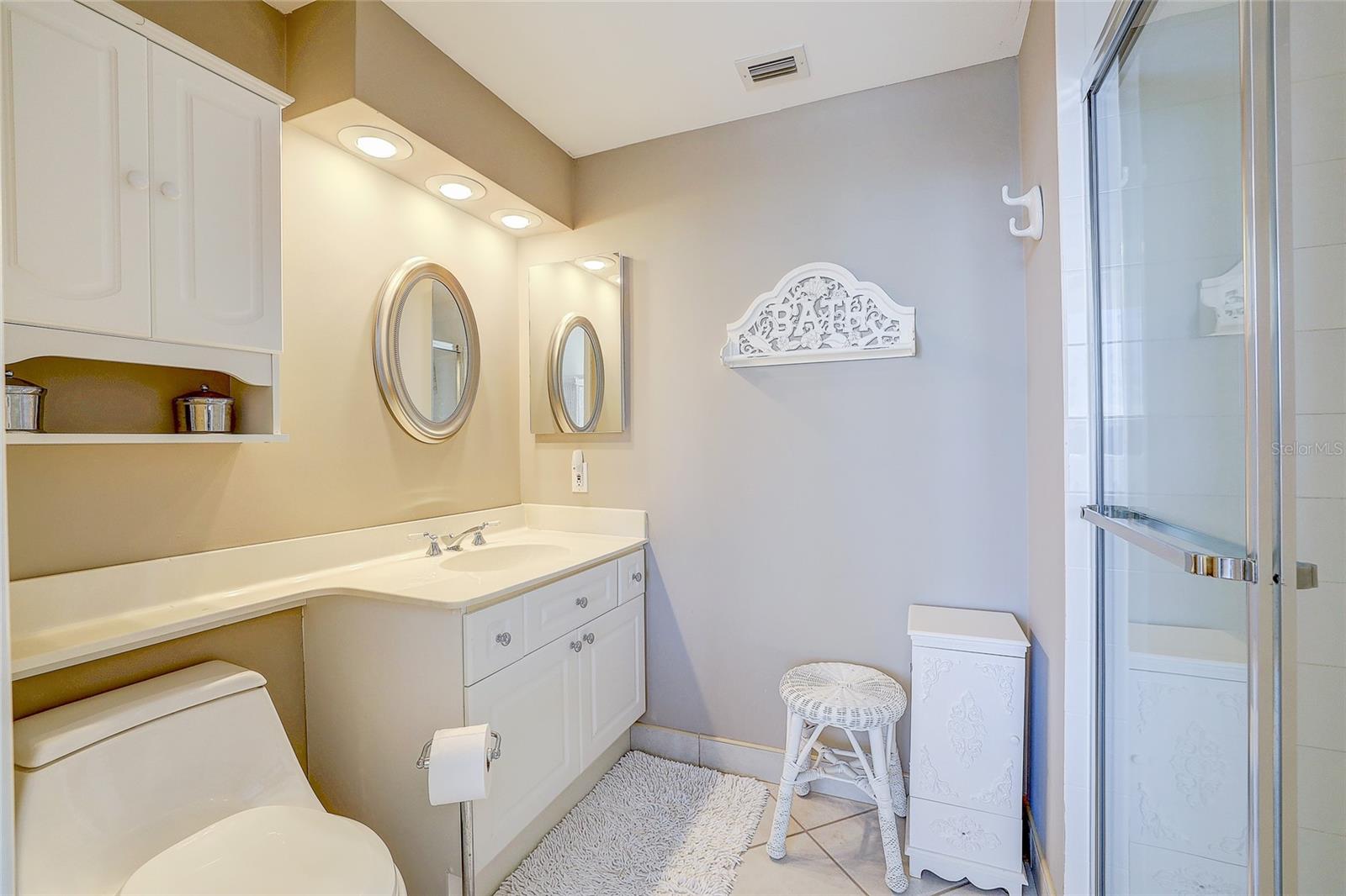 L ELEGANCE ON LIDO BEACH - Residential