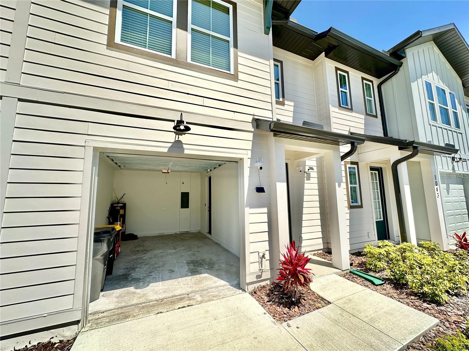 1047 PLANTATION LANE