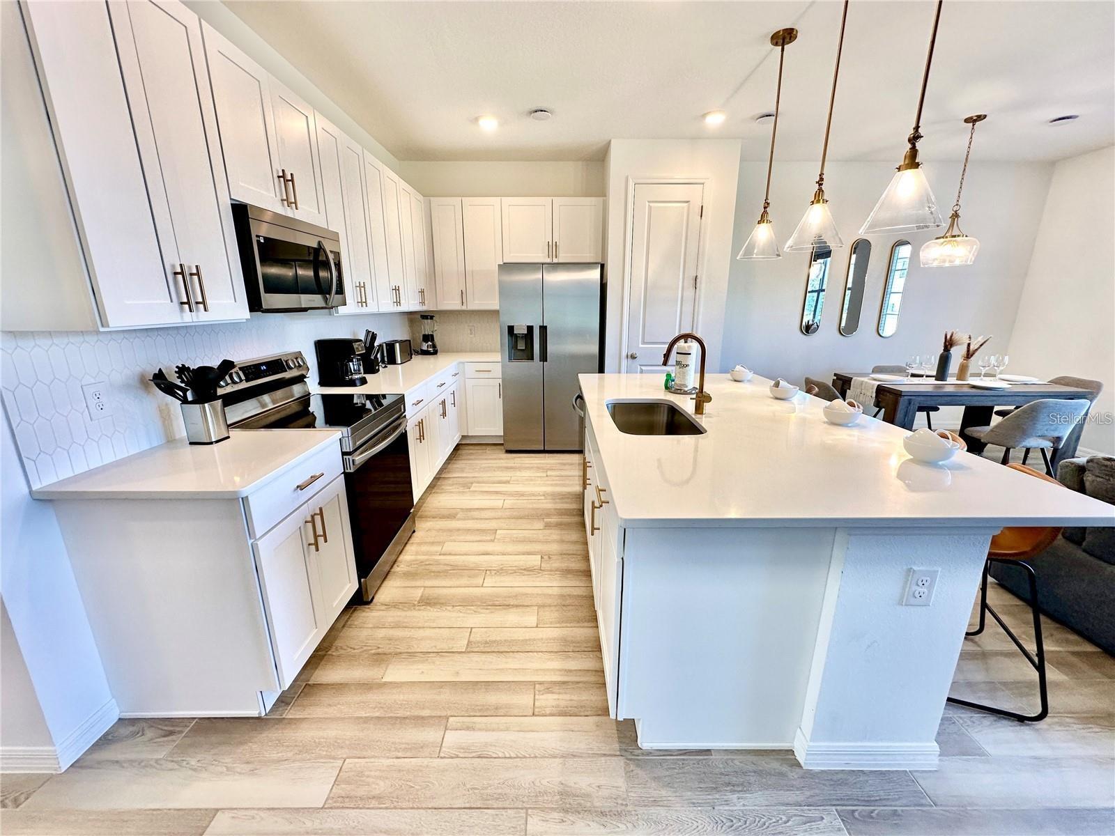 1047 PLANTATION LANE